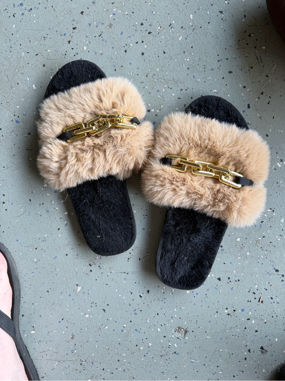 Faux Fur Chain Slide Sandals - Black & Beige